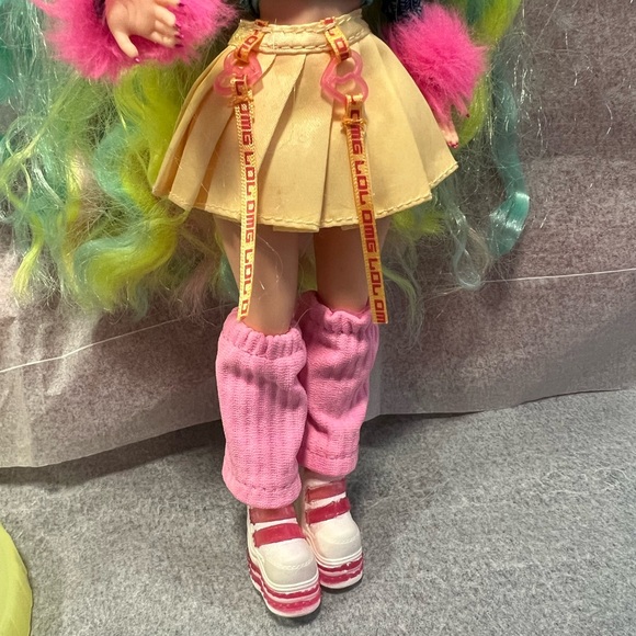 LOL Surprise OMG Sunshine Makeover Bubblegum DJ Fashion Doll - Picture 3 of 4